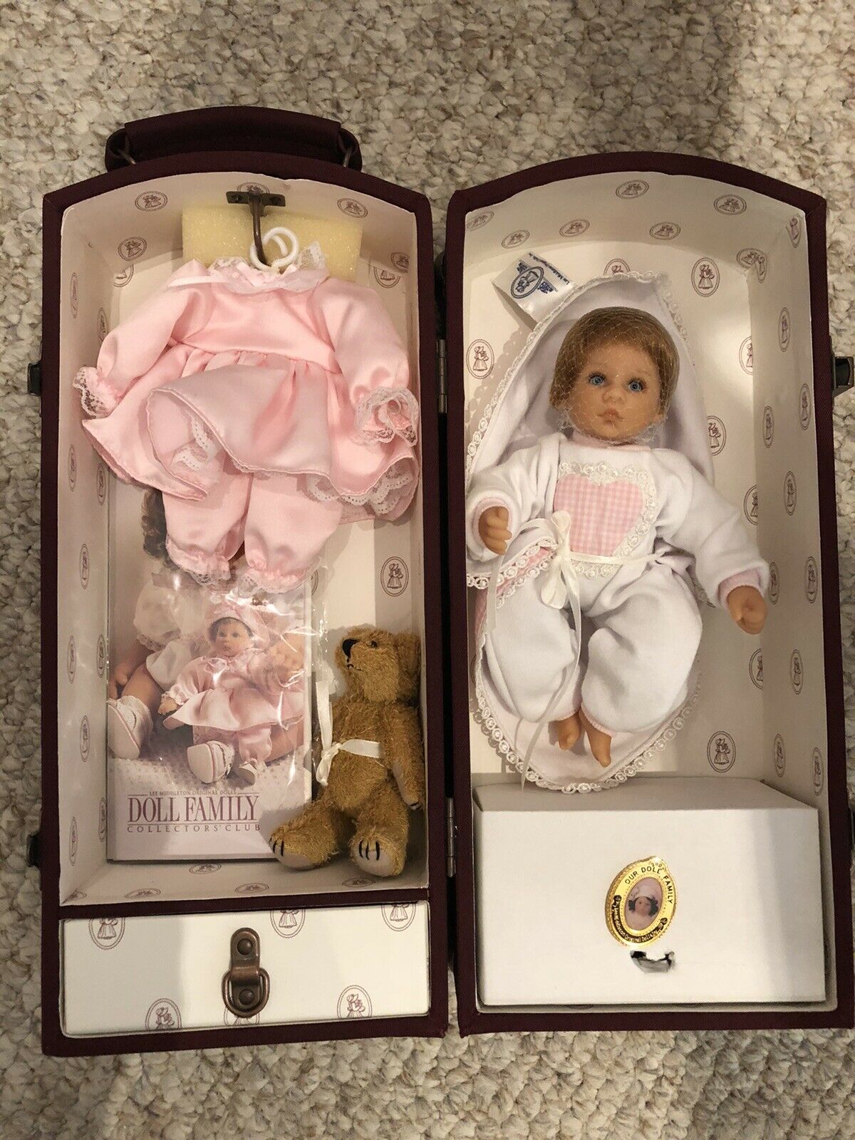Sweet Lee Middleton 2002 Our Doll Family W/ Trunk Baby & Me Clean Undisplayed