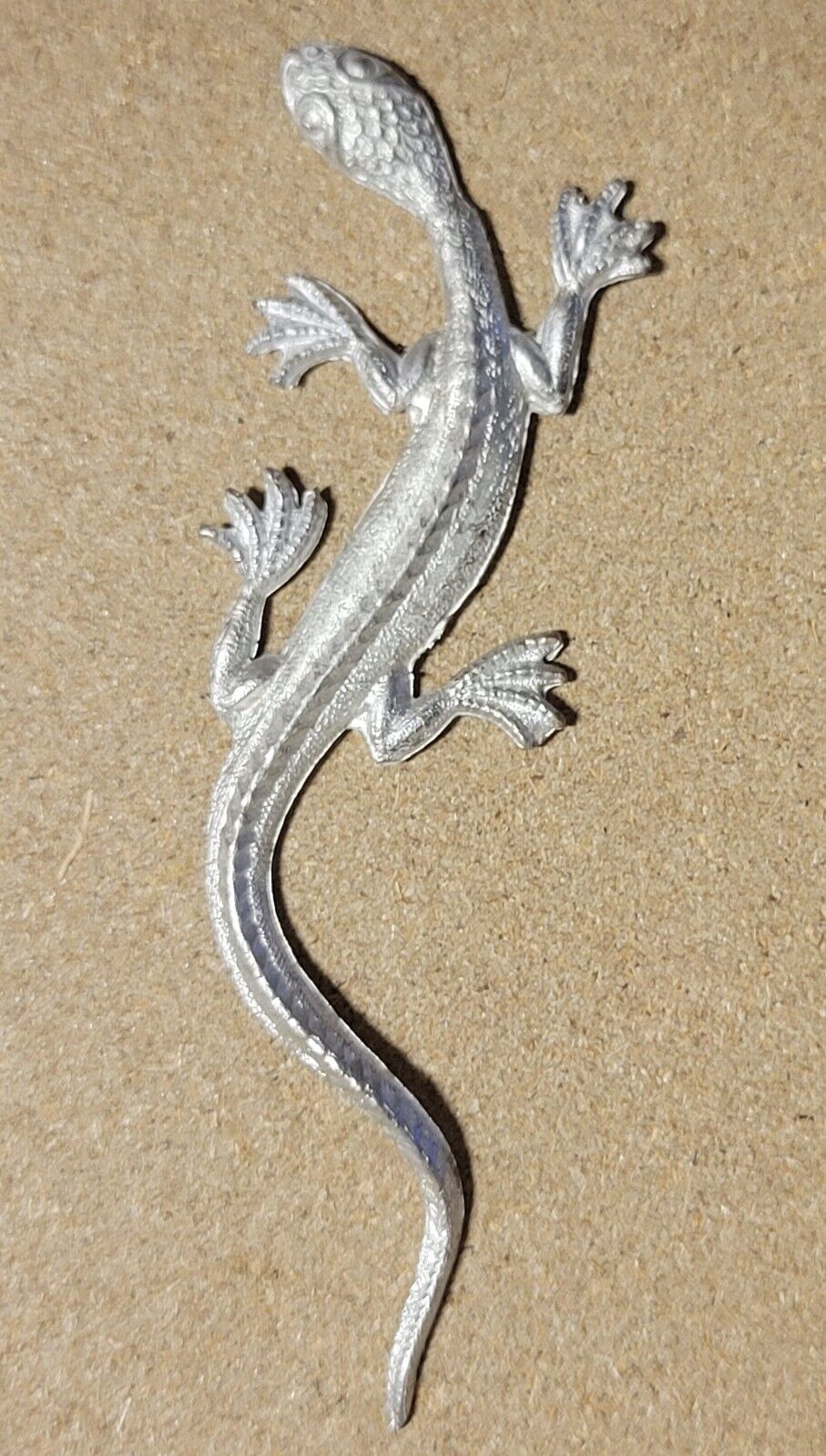 Aluminum Molded Lizard Flat Bottom Nearly 4" Long